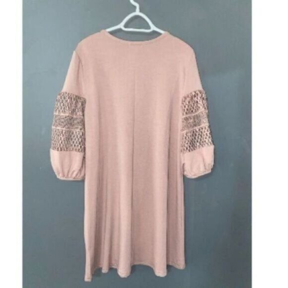 👗 🌸 Thyme and Honey Shift Crushed Rose Dress - Picture 2 of 5